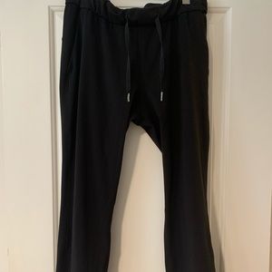 Black lululemon strech pants